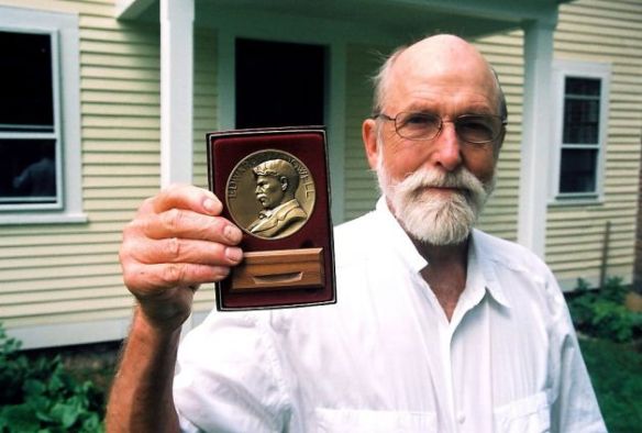 Les Blank displaying his 2007 Edward MacDowell medal (photo by his son Harrod Blank)