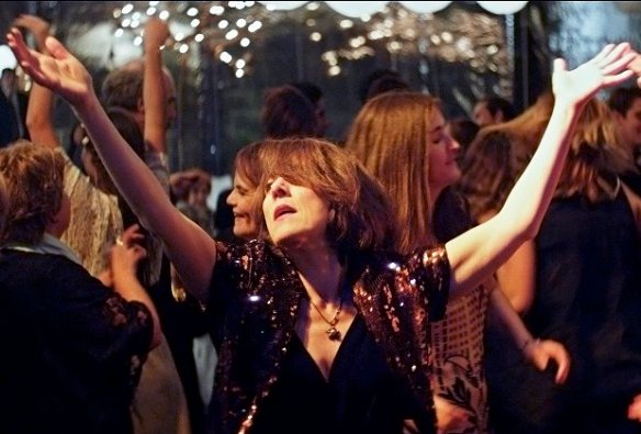 Paulina Garcia dancing to her theme song in Gloria (2013)