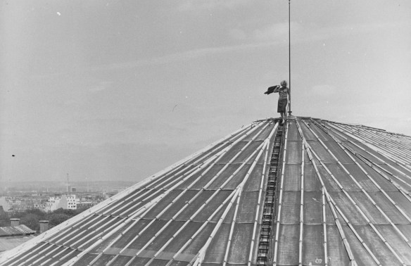 Le Joli Mai (1963)