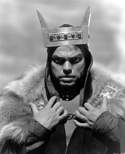Orson Welles as MacBeth (1948) in his film version
