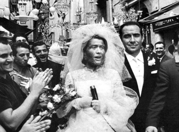 Annie Girardot and Ugo Tognazzi in THE APE WOMAN (1964)