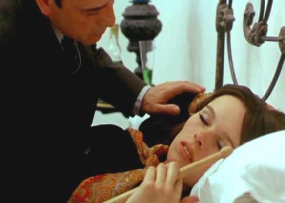 Julian (Jose Luis Lopez Vazquez) watches Elena (Geraldine Chaplin) while she sleeps in Peppermint Frappe (1967)