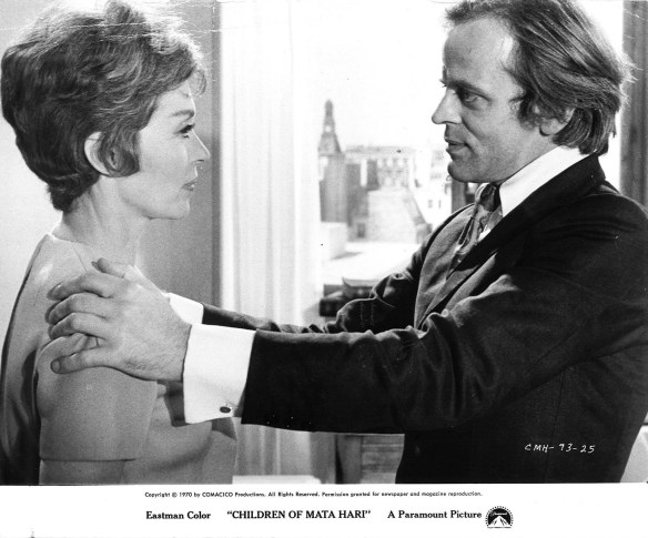 Klaus Kinski attempts to live up to his code name Torpedo in Le peau de torpedo (1970). Lilli Palmer is unimpressed.