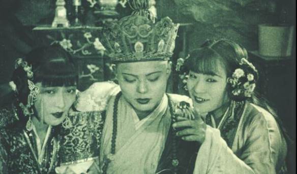 The monk Xuanzang (Jiang Meikang) finds himself a prisoner in the spider women's lair.