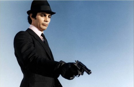 Julian Mateos plays a cold-blooded killer who plots a diamond robbery in Les Etrangers (1969)