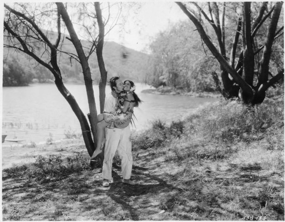 Monte Blue and Raquel Torres enjoy a brief idyllic romance in White Shadows in the South Seas (1928)