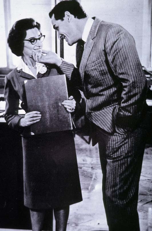 Vittorio Gassman as Guido uses charm and flirtation to get what he wants in Il Successo (1963)