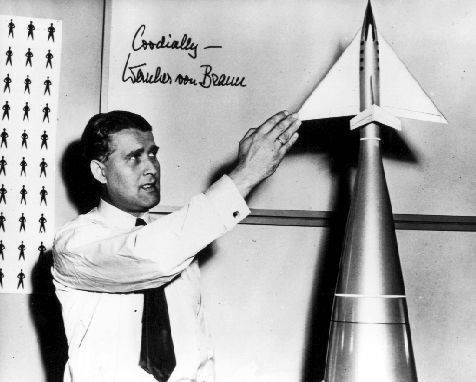 The real Wernher von Braun explaining his rocket design