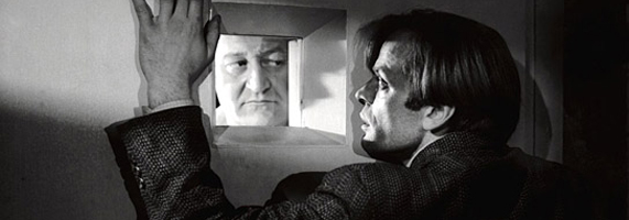 Klaus Kinski (right) has a delusional flashback to his lockup in an insane asylum in Der Rote Rausch (1962).